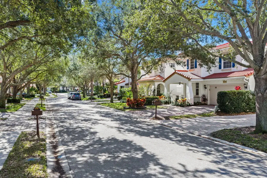 622 Castle Drive, Palm Beach Gardens, FL 33410 - #3
