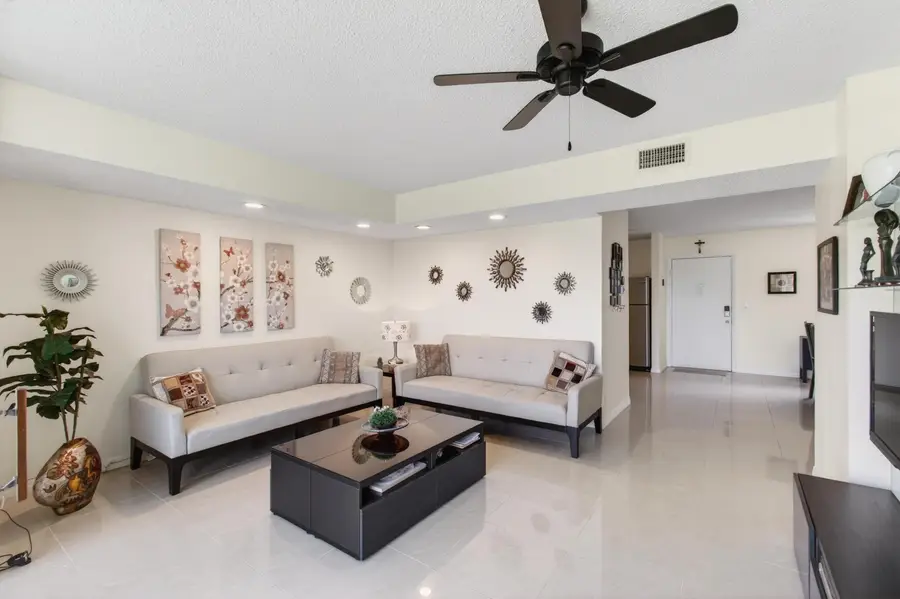 5130 Las Verdes Circle #207, Delray Beach, FL 33484 - #3