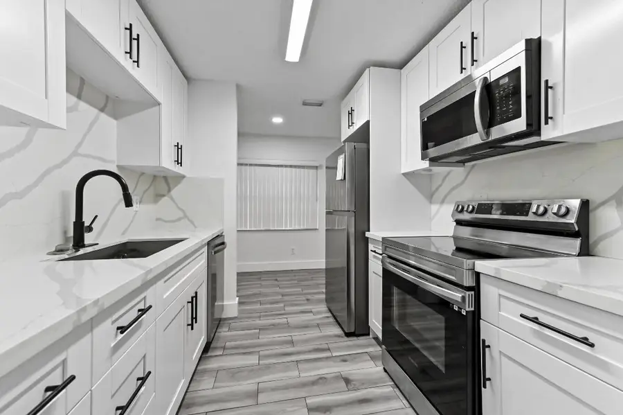 1390 Summit Run Circle, West Palm Beach, FL 33415 - #2