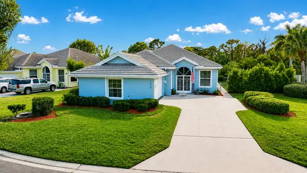 7570 SE Bay Cedar Circle, Hobe Sound, FL 33455