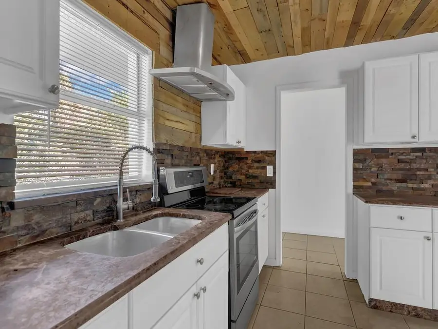 703 5th Place Sw, Vero Beach, FL 32962 - #3