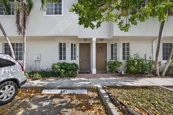 4147 Napoli Lake Drive, Riviera Beach, FL 33410