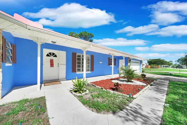 213 SE Eyerly Avenue, Port St Lucie, FL 34983