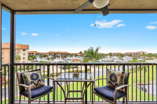 901 Seafarer Circle #403, Jupiter, FL 33477