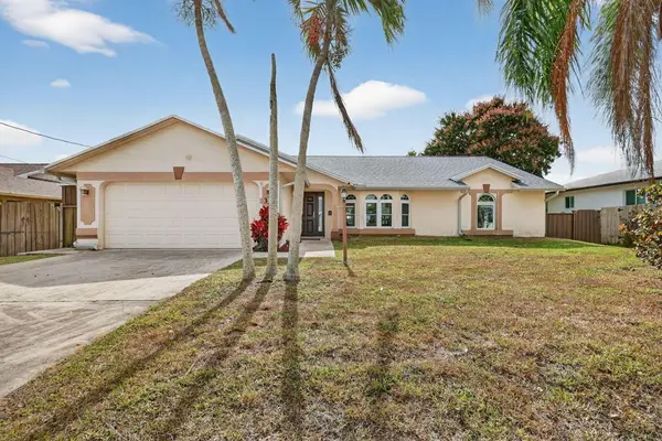320 NE Surfside Avenue, Port St Lucie, FL 34983