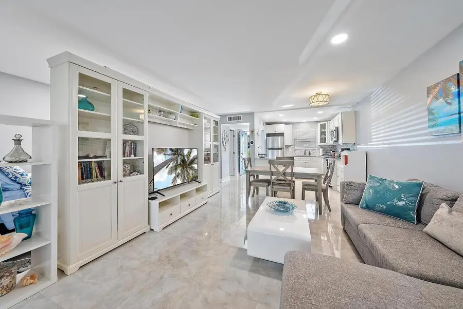 725 Lori Drive #111, Palm Springs, FL 33461 - #2