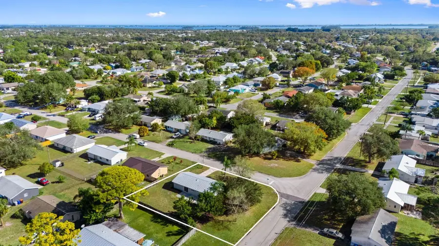 2075 7th Court Sw, Vero Beach, FL 32962 - #2