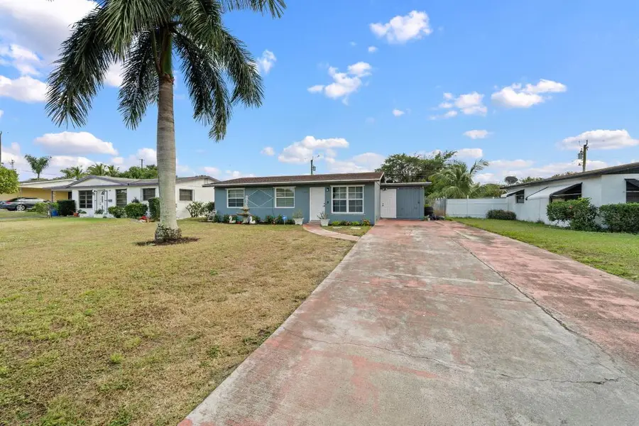1635 W 32nd Street, Riviera Beach, FL 33404 - #2