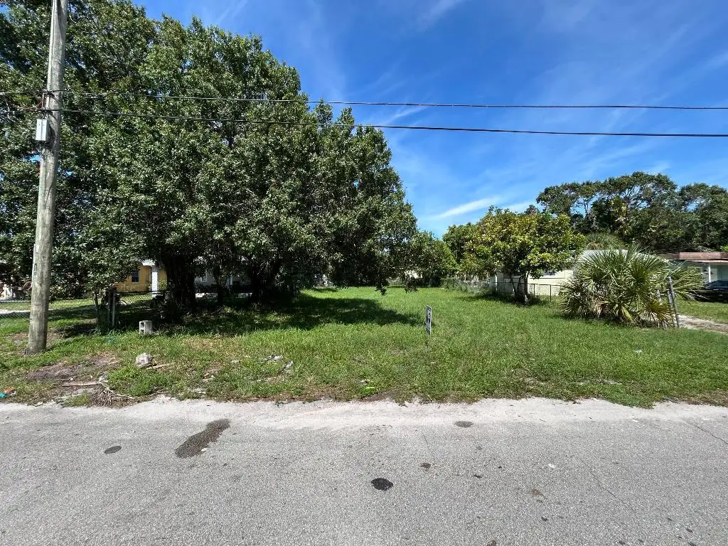 312 N 18th Street, Fort Pierce, FL 34950 - #1
