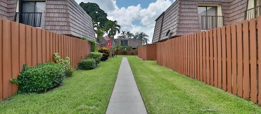 1034 Springdale Circle, Palm Springs, FL 33461 - #3