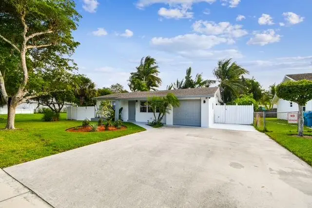702 NE 10th Avenue, Boynton Beach, FL 33435 - #3