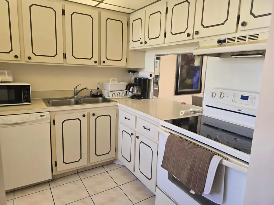 118 Lake Olive Drive, West Palm Beach, FL 33411 - #3