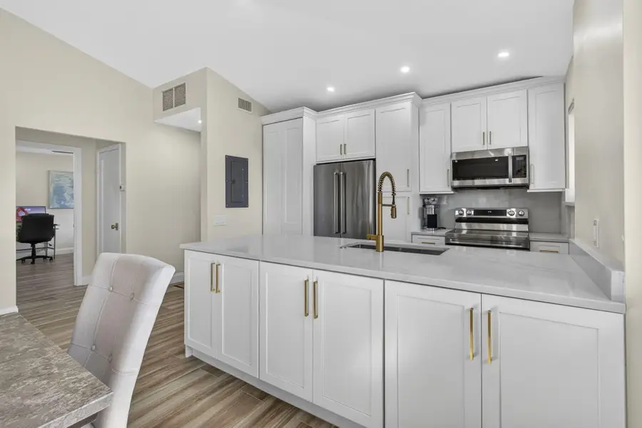 516 Club Drive, Palm Beach Gardens, FL 33418 - #3