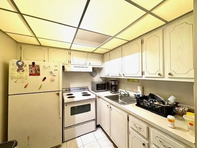 142 Salisbury F, West Palm Beach, FL 33417 - #3