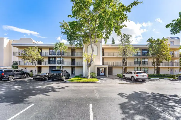 10 Royal Palm Way #203, Boca Raton, FL 33432