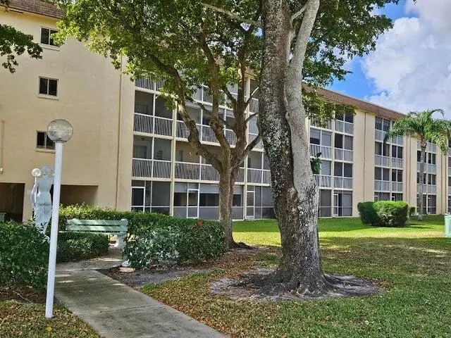 300 Village Green Circle S #209, Palm Springs, FL 33461 - #2