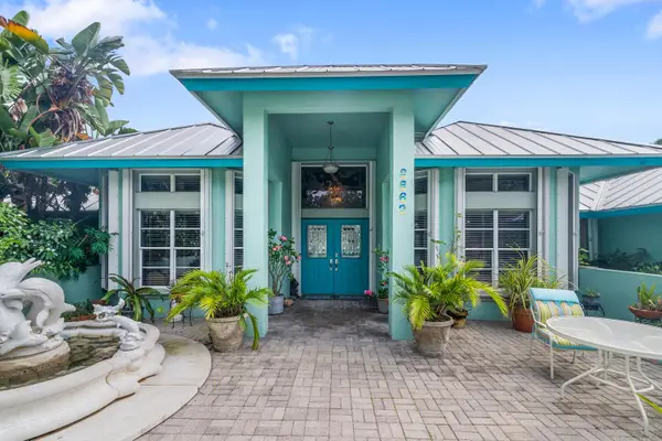 8862 Estate Drive, West Palm Beach, FL 33411