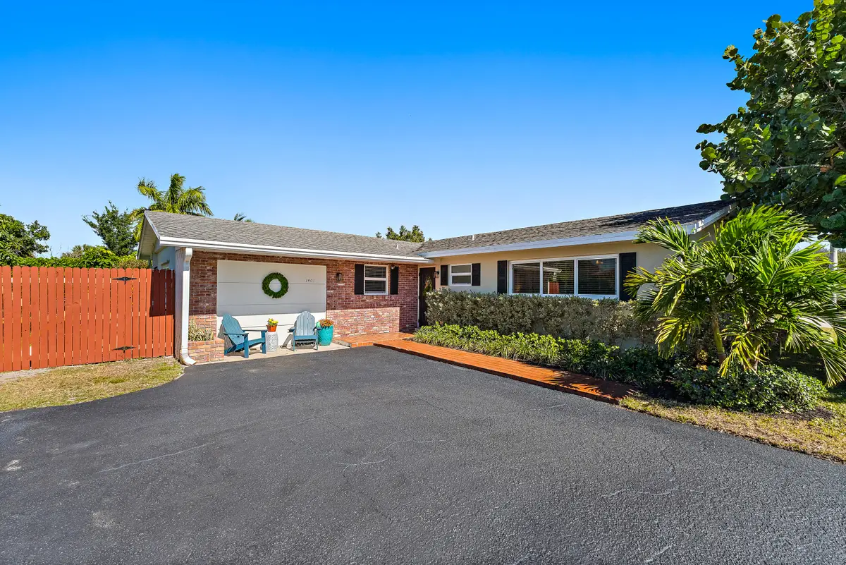 1401 N Lake Court, West Palm Beach, FL 33406 - #1