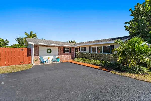 1401 N Lake Court, West Palm Beach, FL 33406