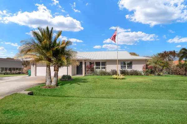 2033 SE Allamanda Drive, Port St Lucie, FL 34952