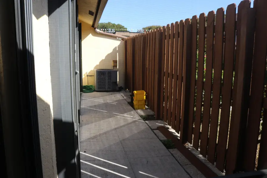 403 Springdale Circle, Palm Springs, FL 33461 - #3