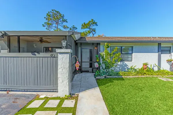 40 Seminole Court E, Royal Palm Beach, FL 33411