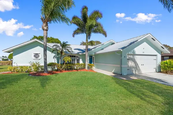 212 Deerwood Lane, Fort Pierce, FL 34947