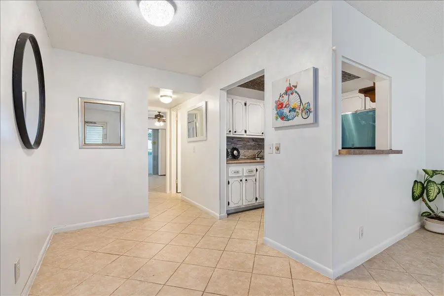 98 Cambridge E, West Palm Beach, FL 33417 - #3