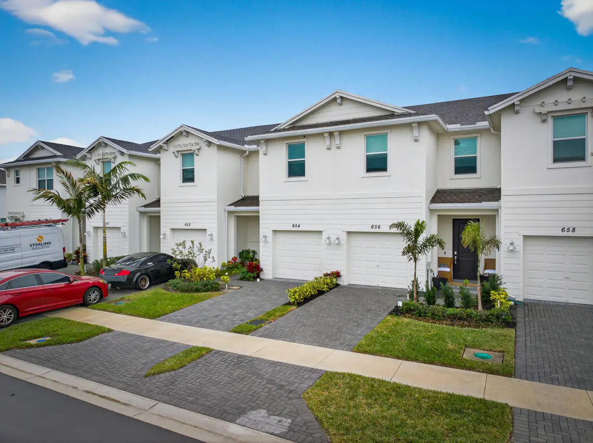 656 SE Lake Falls Street, Port Saint Lucie, FL 34984 - #1