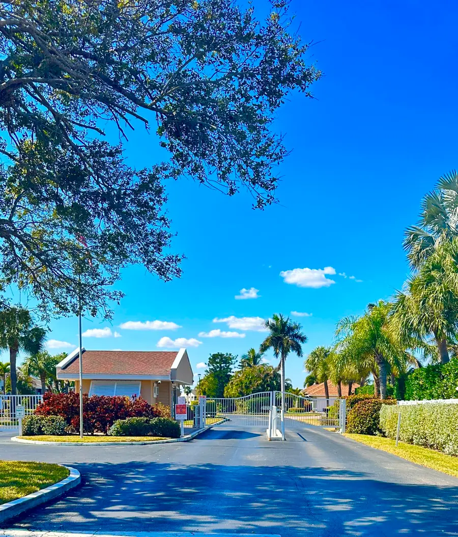 3206 S Lakeview Circle #1101, Hutchinson Island, FL 34949 - #3