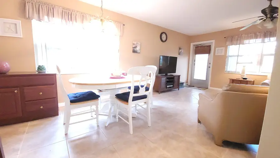 81 Coventry D, West Palm Beach, FL 33417 - #3