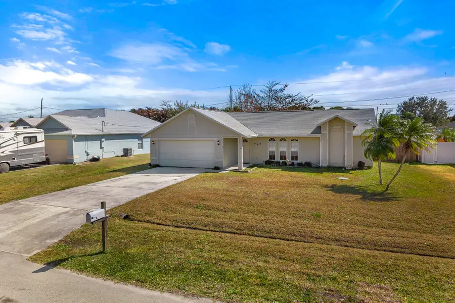 2850 SE Buccaneer Circle, Port Saint Lucie, FL 34952 - #2