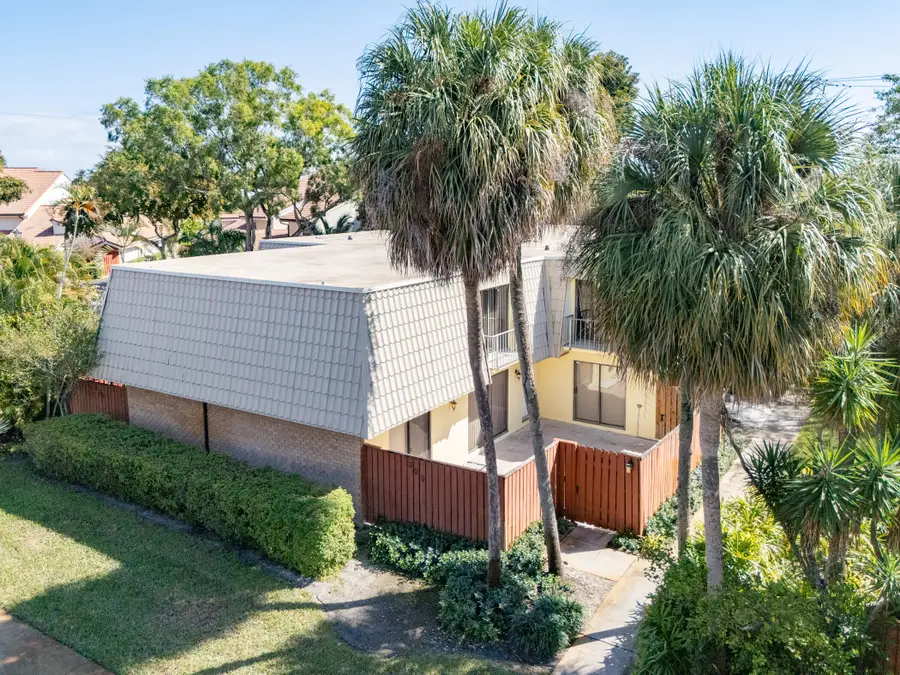 1700 Embassy Drive #305, West Palm Beach, FL 33401 - #3