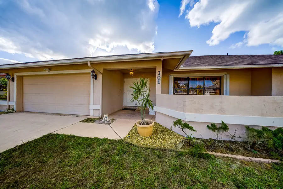 301 Knotty Wood Lane, Wellington, FL 33414 - #2