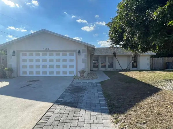 1107 Woodcrest Road W, West Palm Beach, FL 33417