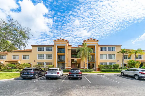 117 Yacht Club Way #206, Hypoluxo, FL 33462