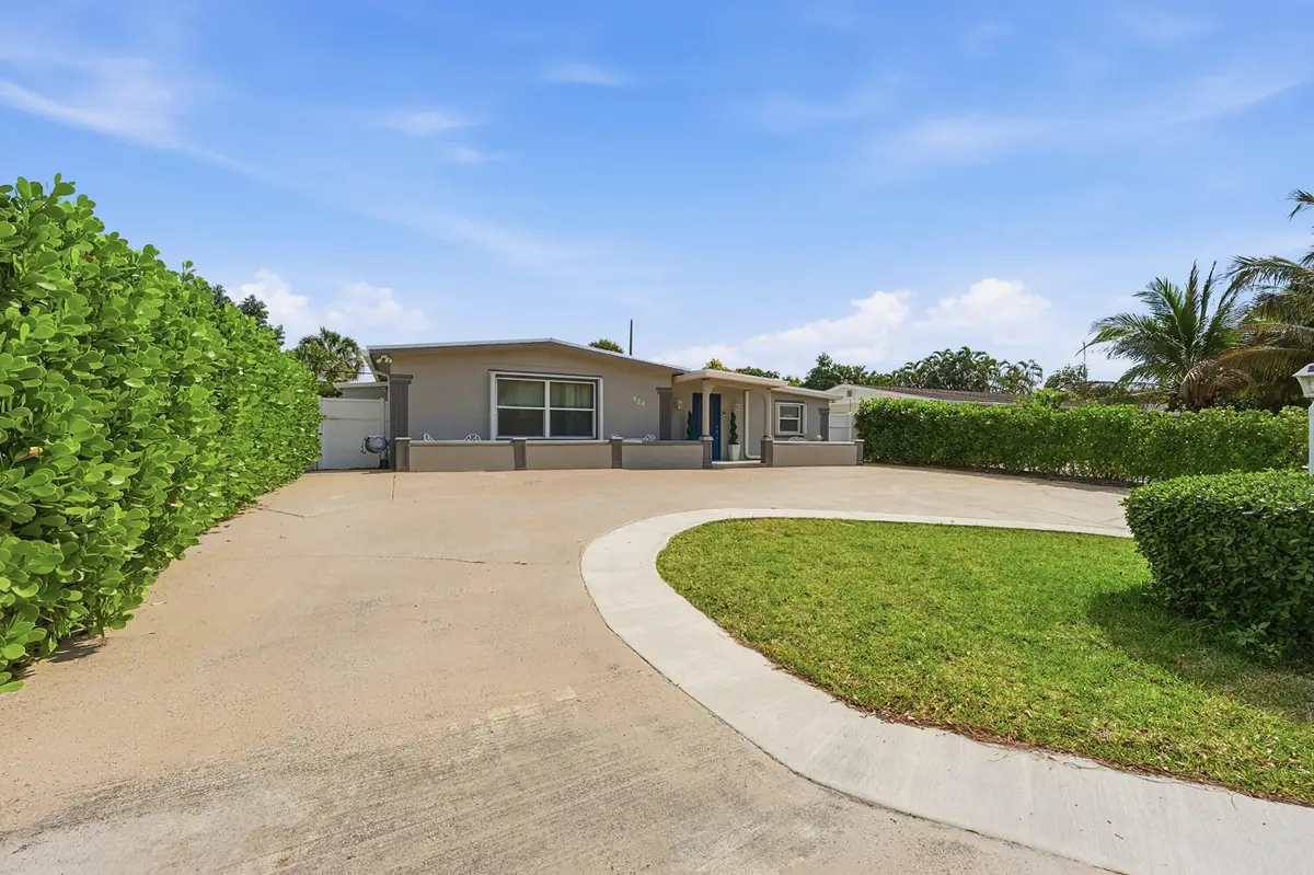 924 Sarazen Drive, West Palm Beach, FL 33413 - #1