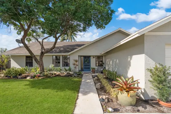 26 Cedar Circle, Boynton Beach, FL 33436
