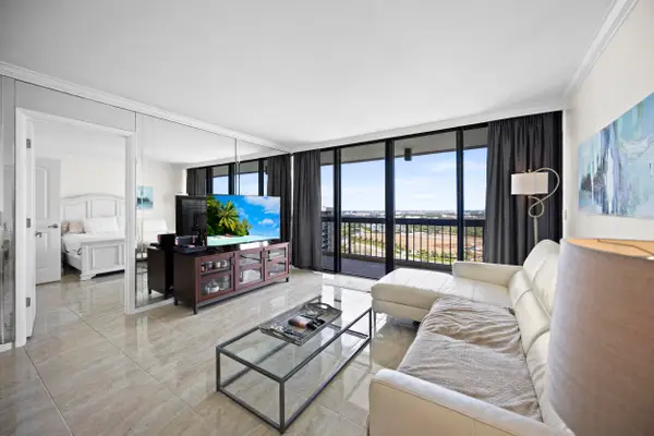 2425 Presidential Way #Ph2, West Palm Beach, FL 33401