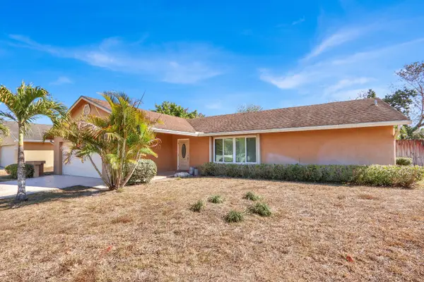 105 Sunflower Circle, Royal Palm Beach, FL 33411