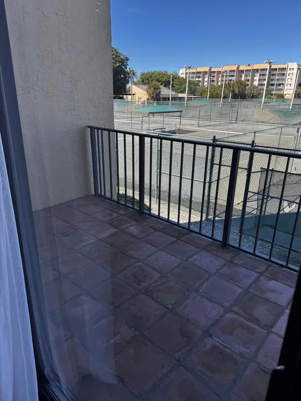 2828 Tennis Club Drive #202, West Palm Beach, FL 33417