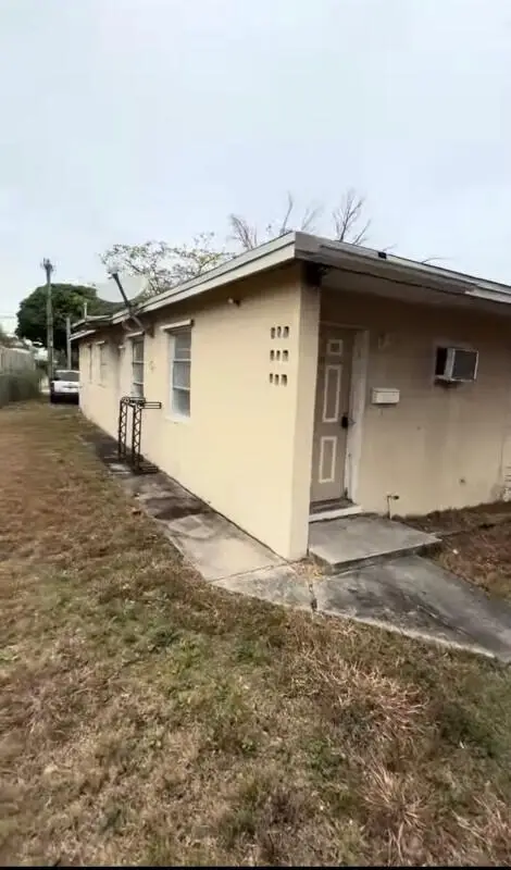 801 39th Court, West Palm Beach, FL 33407 - #3