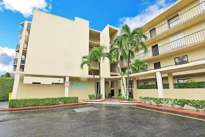 890 N Federal Highway #202, Lantana, FL 33462 - #3