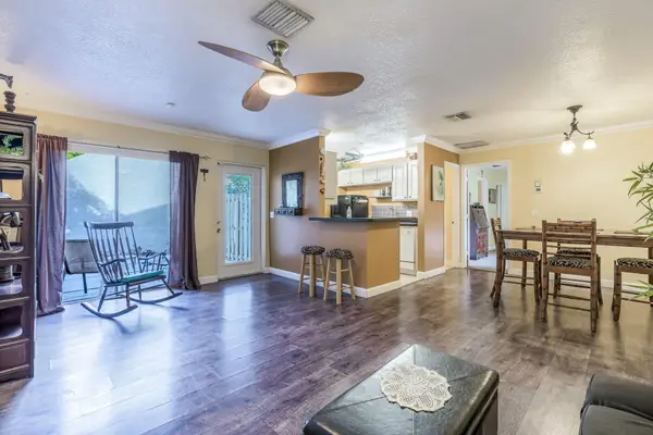 30 Crossings Circle #B, Boynton Beach, FL 33435