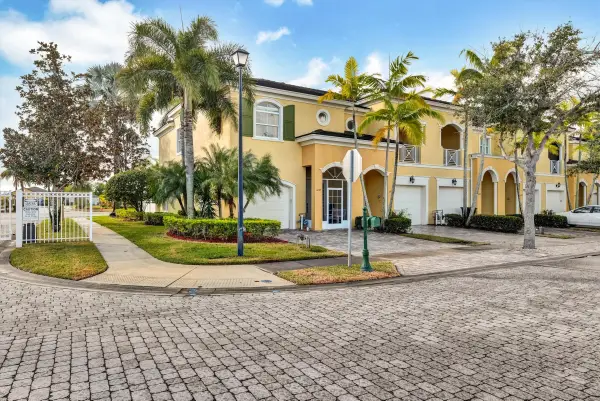 6145 NW Helmsdale Way, Port St Lucie, FL 34983