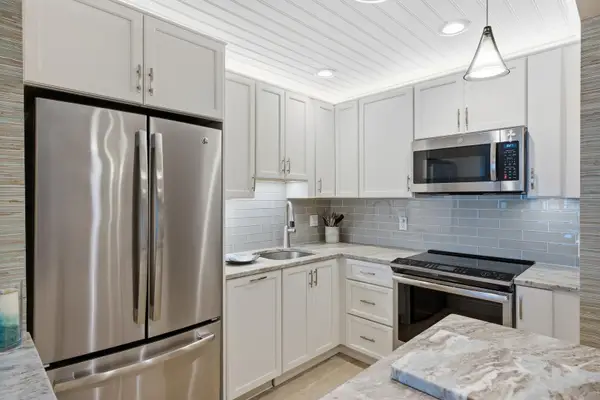 111 Shore Court #305-C, North Palm Beach, FL 33408