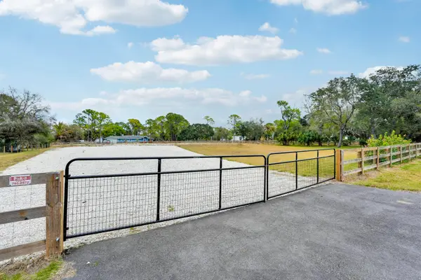 15743 N 99th Street N, West Palm Beach, FL 33412