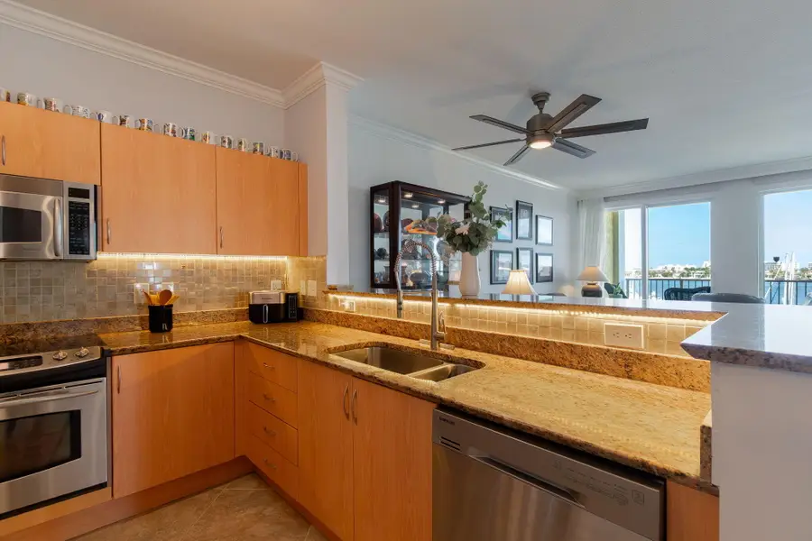 806 E Windward Way #524, Lantana, FL 33462 - #3