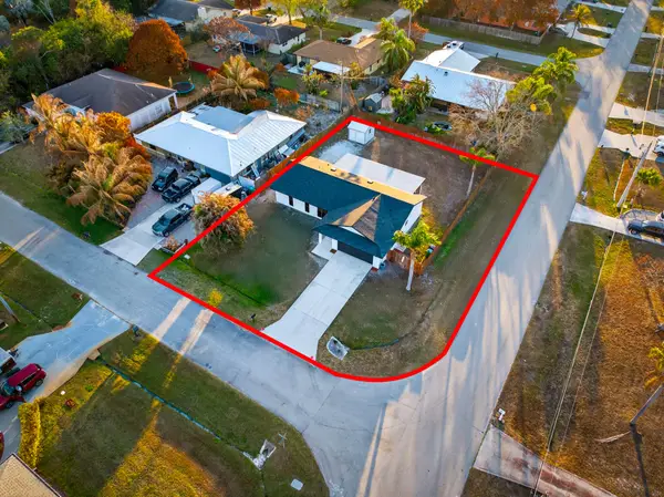 2202 SE Glover Street, Port St Lucie, FL 34984