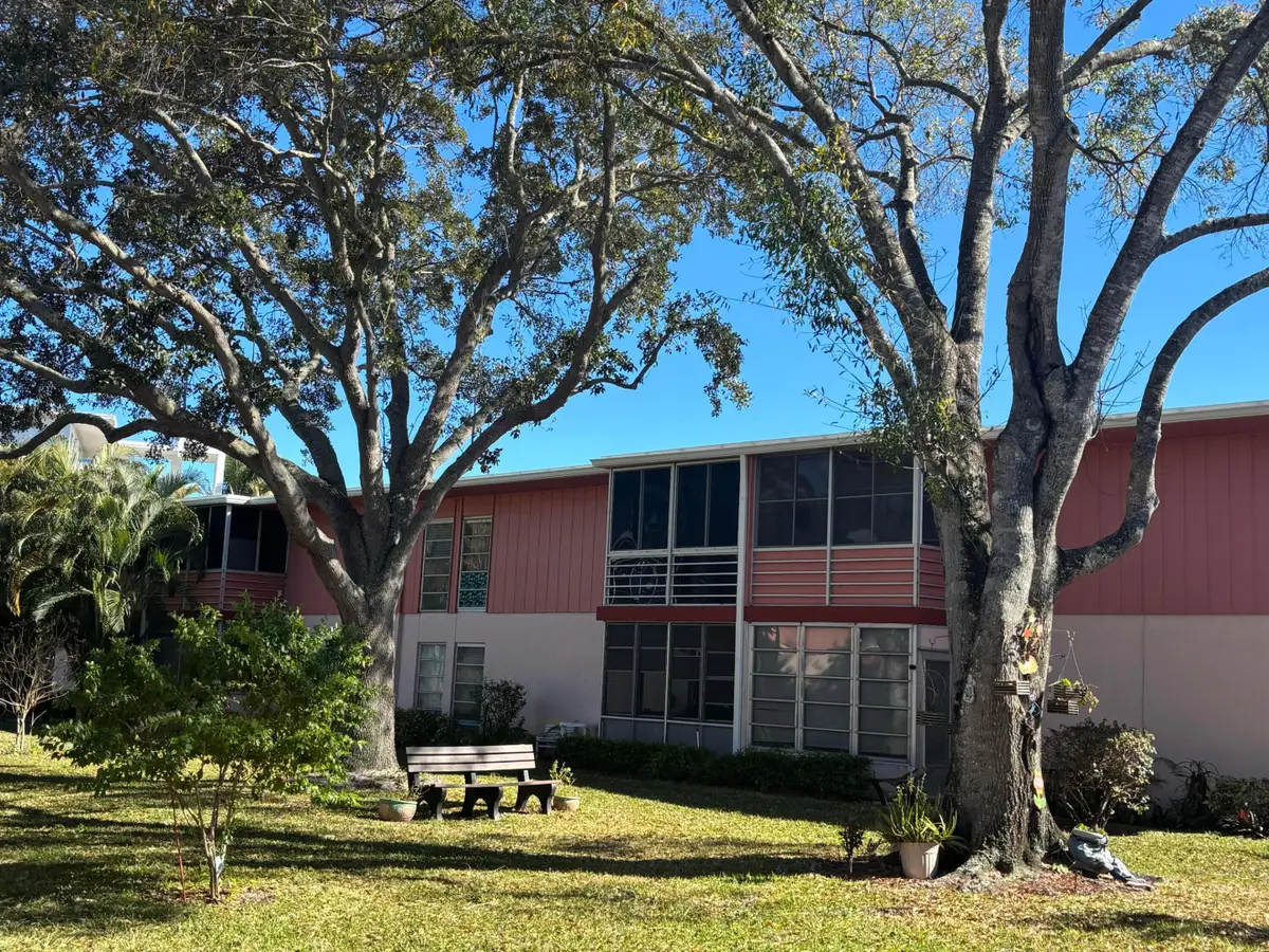 24 Golfs Edge #D, West Palm Beach, FL 33417 - #1